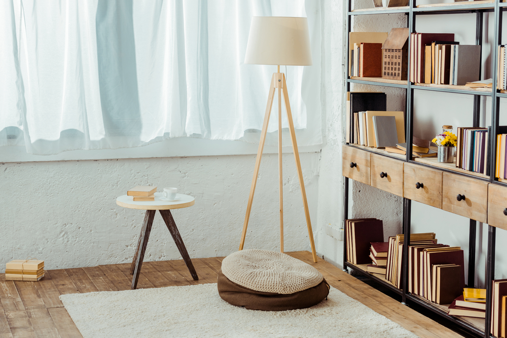 木韵书香 客厅中的木制家具与书籍搭配艺术