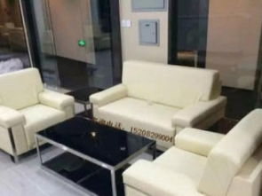 成都办公家具厂家直销 屏风办公桌、电脑工位桌及木制家具选购指南